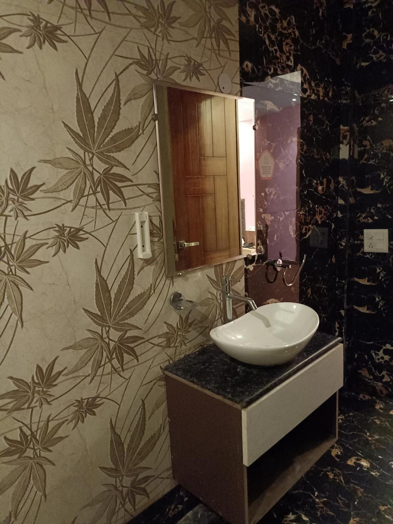 O Comfortable 3* New Delhi